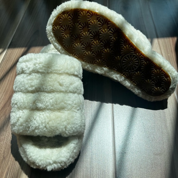 UGG Fluff Yeah Slippers - Picture 2 of 5